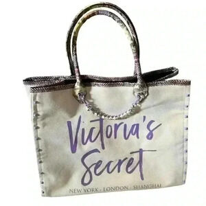 Victoria’s Secret Fashion Show Tote Beach Bag, Cream with Purple Snake Skin New!